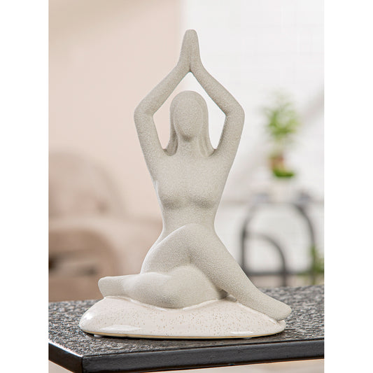 Vrouw steen H. 22,5 cm