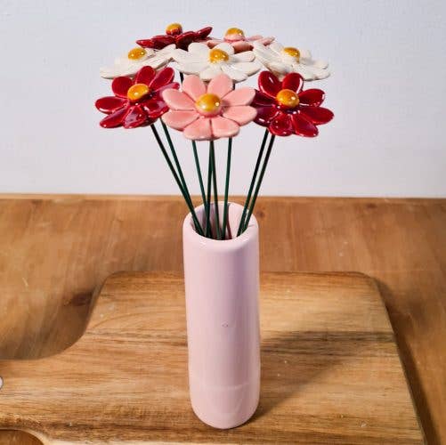 Boeket madeliefjes: Boeket gebonden en met strik