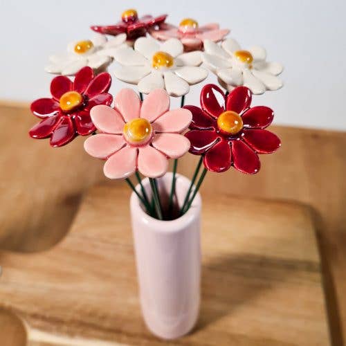 Boeket madeliefjes: Boeket gebonden en met strik