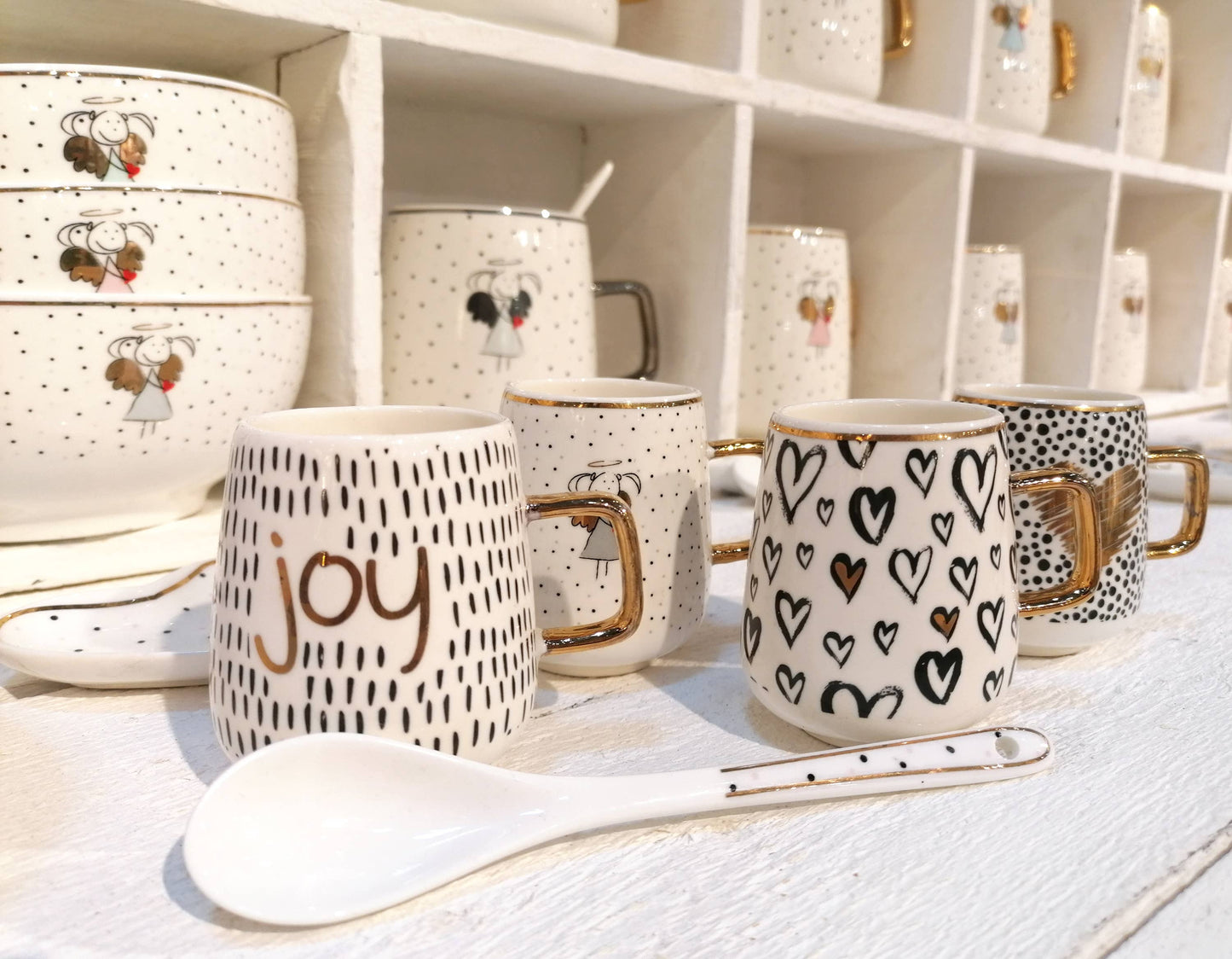 Gouden espressokopje „heart brush strokes”