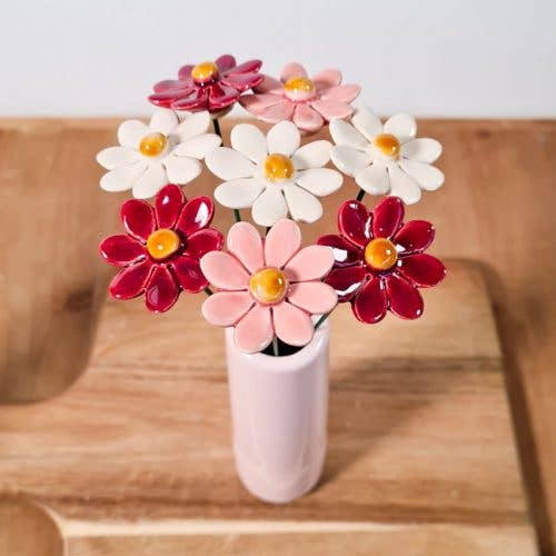 Boeket madeliefjes: Boeket gebonden en met strik