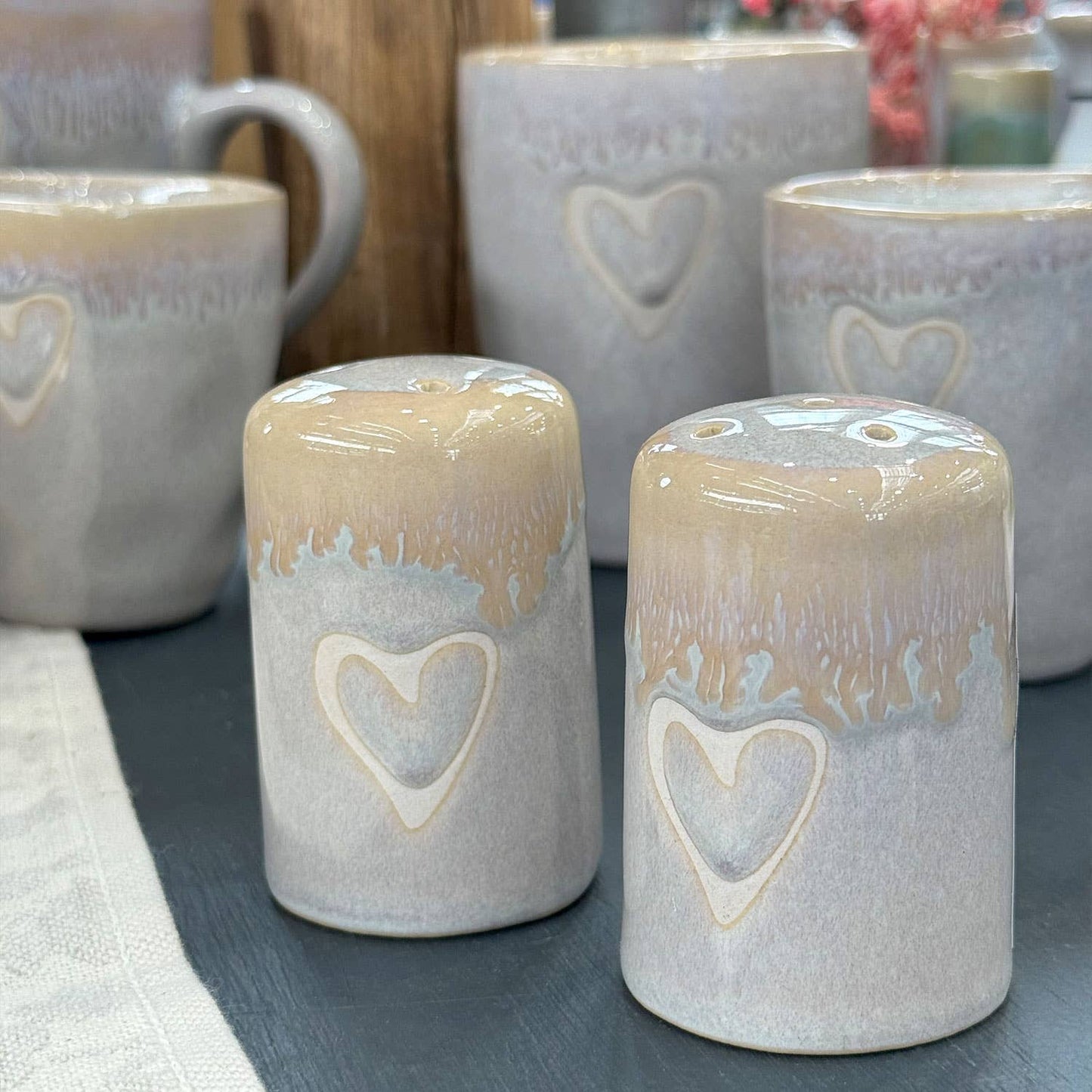 Steengoed zout- en peperstel "Hart" roze