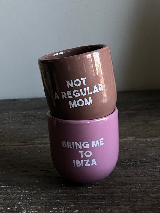 Sisi mug, Not a regular MOM
